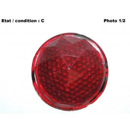 Red taillight lens with faceted surface (glass)