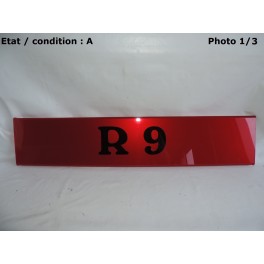 Plaque d&eacute;corative arri&egrave;re rouge "R9"